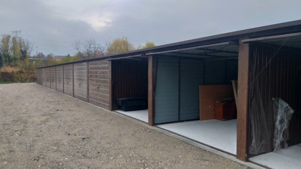 Kiad� gar�zs, P�cs