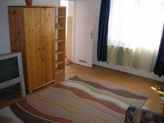 Kiad� garzon a J�zsef Attila lak�telepen