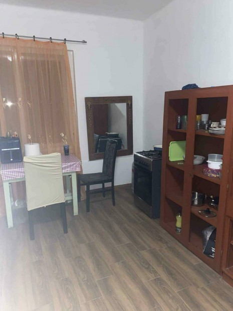 Kiad� h�z Derecsk�n