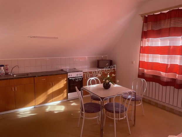 Kiad� h�z, B�k�scsaba B�k�scsaba-Belv�ros k�zeli, Szent L�szl�  83_nsh