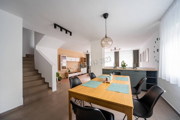 Kiad� h�z, Paks Lak�telep, 500000 Ft, 156 nm 627_gz