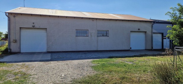 Kiad� ipari csarnok J�sztelken