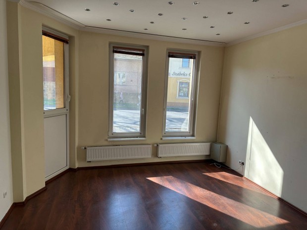 Kiad� iroda Ny�regh�za belv�ros�ba