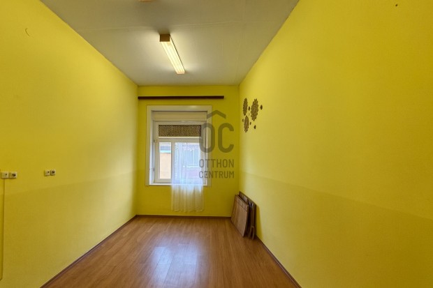 Kiad� iroda P�cs belv�ros�ban  Ap�ca utc�ban