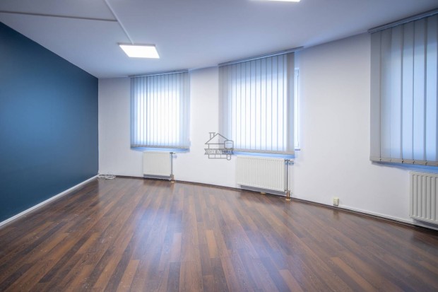 Kiad� iroda, Budapest, 2. ker�let  R�zsadomb, 297220 Ft, 55 nm