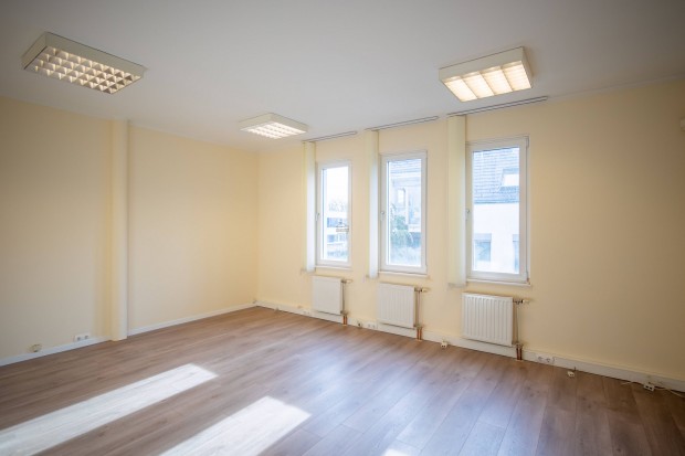 Kiad� iroda, Budapest, 2. ker�let  R�zsadomb, 534492 Ft, 101 nm