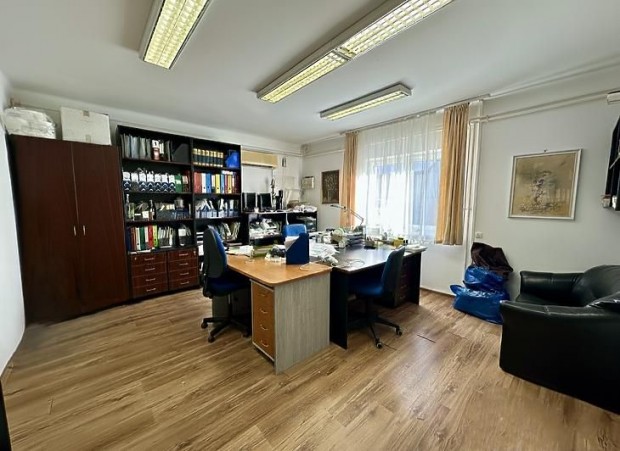 Kiad� iroda - V�c