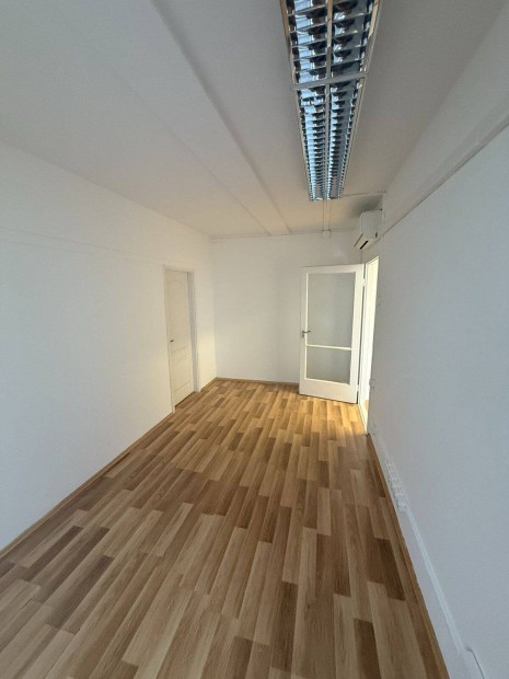 Kiad� iroda - �zlethelyis�g hossz� t�vra 25 m2 Szegeden