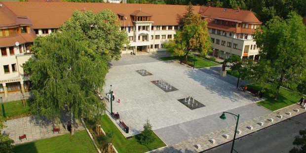 Kiad iroda, szalon, stdi, terem!