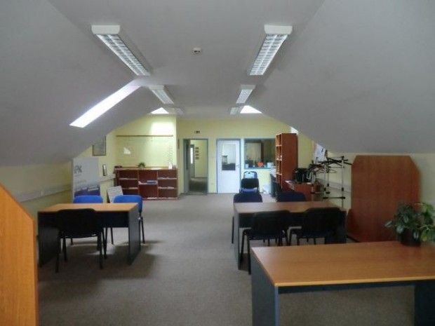 Kiad� iroda egy�b, Eger