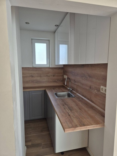 Kiad� kis csal�di h�z Csap�kertben