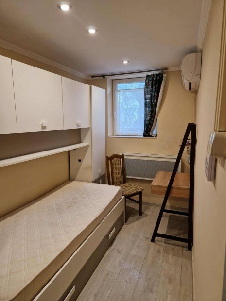 Kiad� kis m�ret� alb�rlet Zugl�ban, a R�kospatak k�rny�k�n