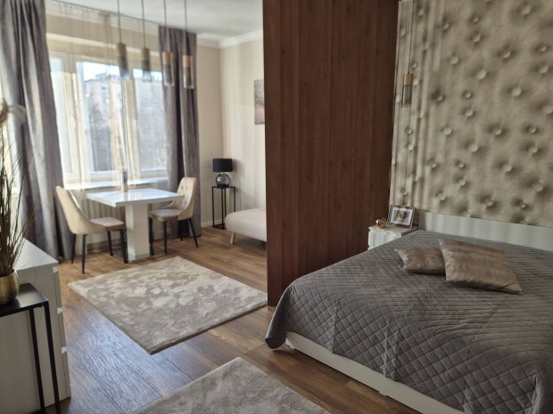 Kiad� lak�s,Budapest,11,XI.ker.Baranyai utca.