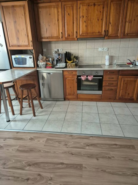 Kiad� lak�s Cegl�d v�rosk�zpont