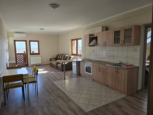 Kiad� lak�s Csalog�ny u. 19