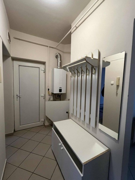 Kiad� lak�s Egerben