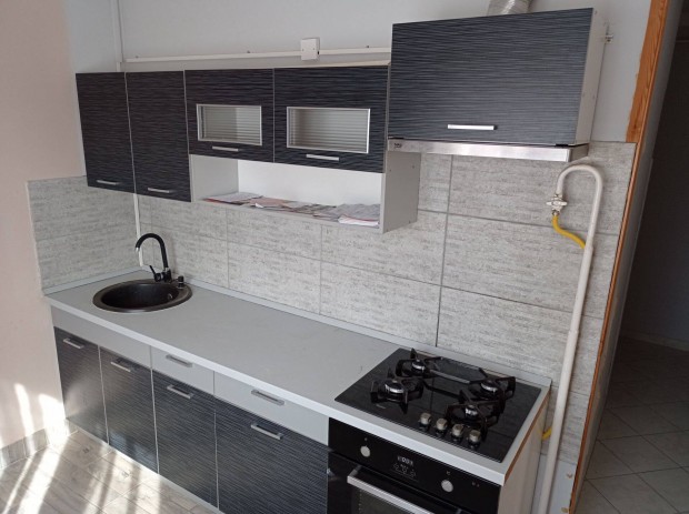 Kiad� lak�s Egerben