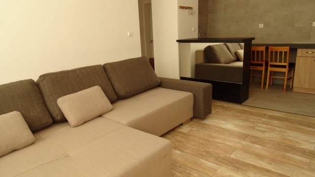 Kiad� lak�s Esztergom