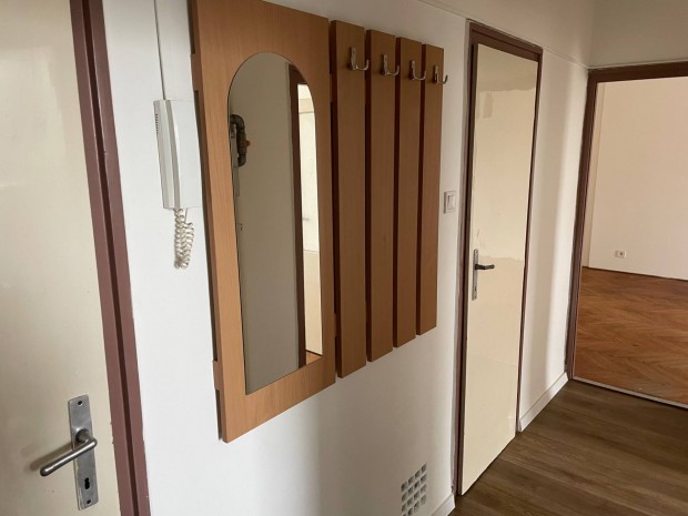 Kiad� lak�s Kecskem�t