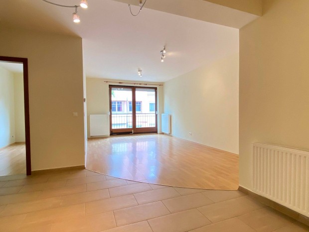 Kiad� lak�s Kecskem�ten