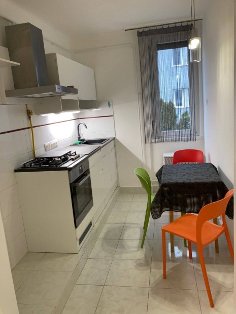 Kiad� lak�s Kiskunhalason