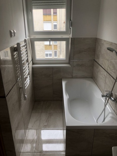 Kiad� lak�s Kom�rom Csillag ltp.