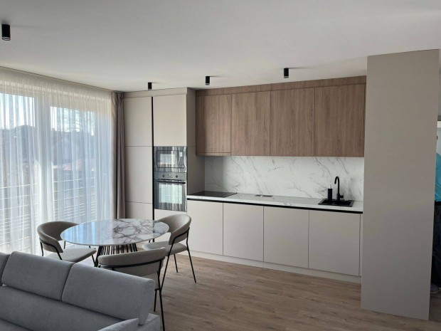 Kiad� lak�s M�k utca