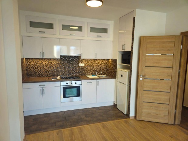 Kiad� lak�s Mester utca