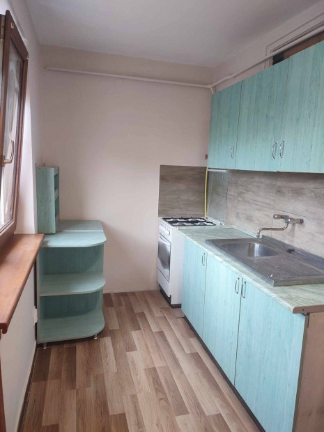 Kiad� lak�s Nagykanizsa frekvent�lt hely�n