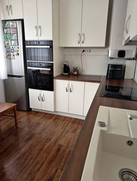 Kiad� lak�s Ny�regyh�za Doh�ny utca