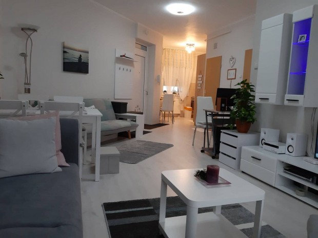 Kiad� lak�s Ny�regyh�za, Kor�nyi kertv�ros