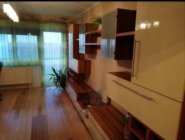 Kiad� lak�s Sz�kesfeh�rv�r Sarl� utca 55m2 erk�lyes