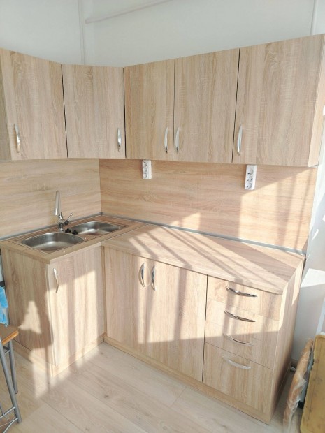 Kiad� lak�s Szombathelyen