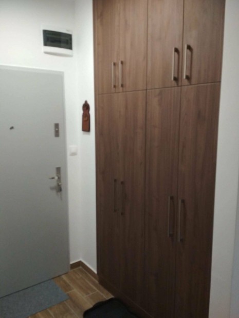 Kiad� lak�s Szombathelyen