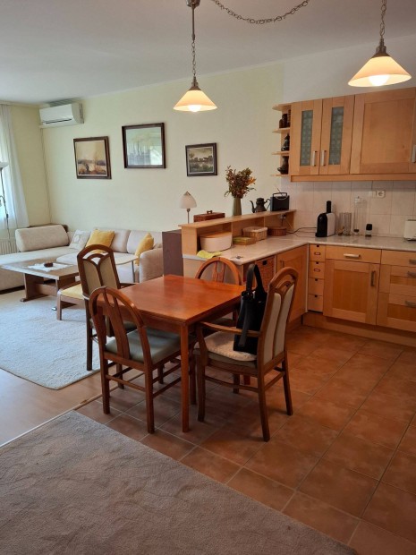 Kiad� lak�s �jpest k�zpontj�ban