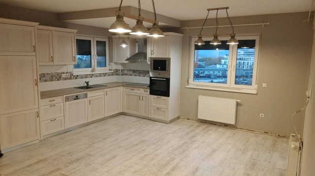 Kiad� lak�s Veszpr�mben