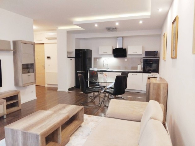 Kiad� lak�s, Budapest, 8. ker�let  Corvin negyed, 463200 Ft, 7 679_cii