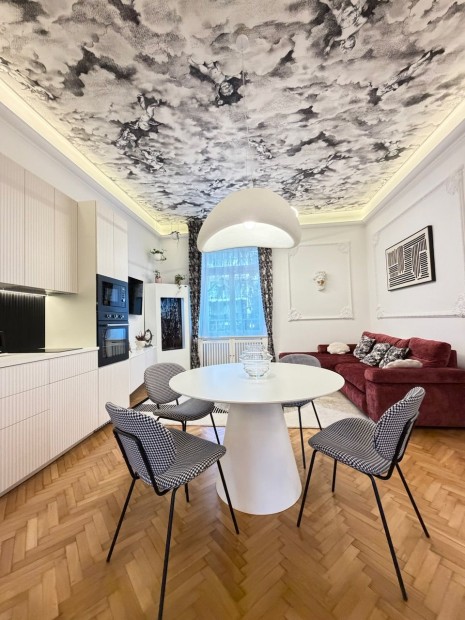 Kiad� lak�s, Gy�r