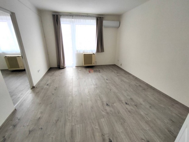 Kiad� lak�s, Moh�cs Moh�cs, 130000 Ft, 51 nm 762_sri