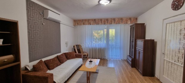 Kiad� lak�s, Paks Lak�telep, 190000 Ft, 67 nm 909_gz