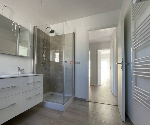 Kiad� lak�s, Sz�kesfeh�rv�r Maroshegy, Nagyszebeni utca, 295000 187_rd