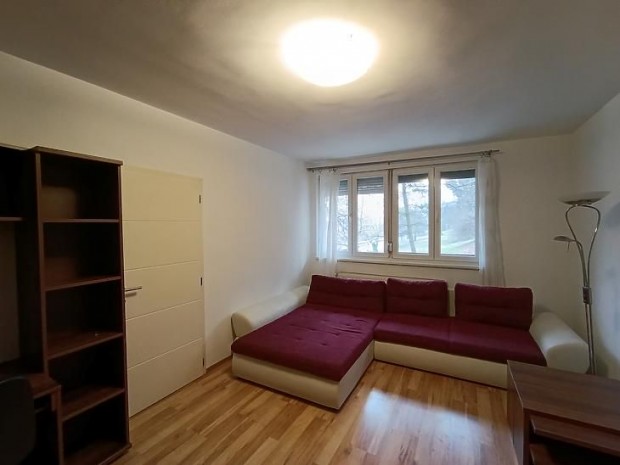 Kiad� lak�s - Budapest I. ker�let, Gell�rthegy utca