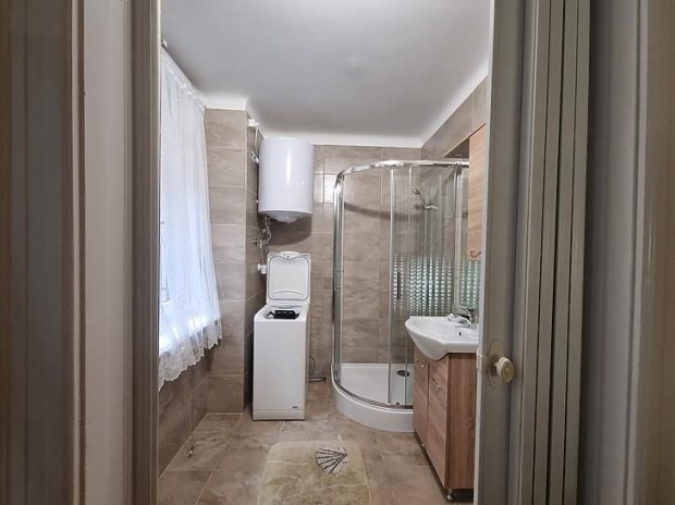 Kiad� lak�s - Budapest VII. ker�let, Dembinszky utca