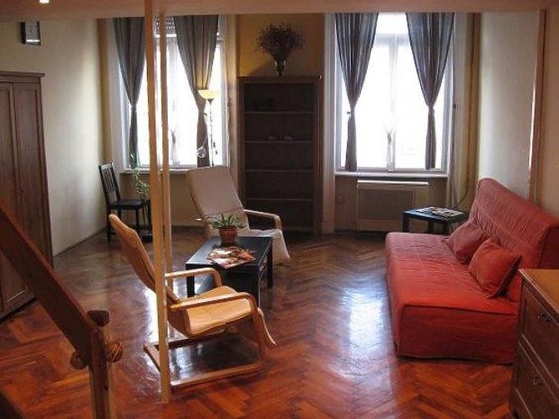 Kiad� lak�s - Budapest V. ker�let, K�roly k�r�t