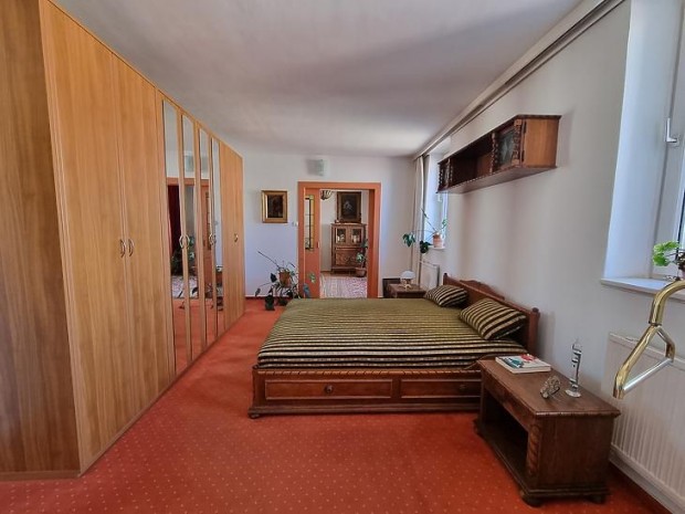 Kiad� lak�s - Budapest V. ker�let, Semmelweis utca