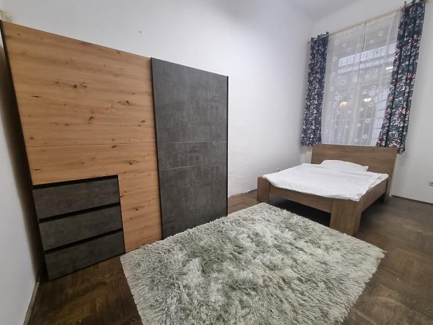 Kiad� lak�s - Budapest V. ker�let, Veres P�ln� utca