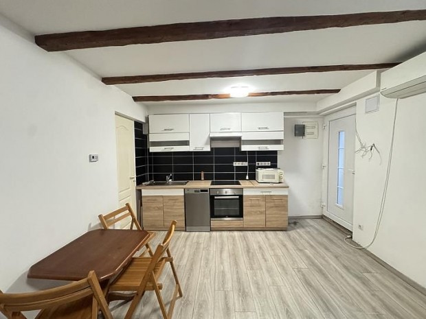 Kiad� lak�s - Budapest XIV. ker�let, Hung�ria k�r�t