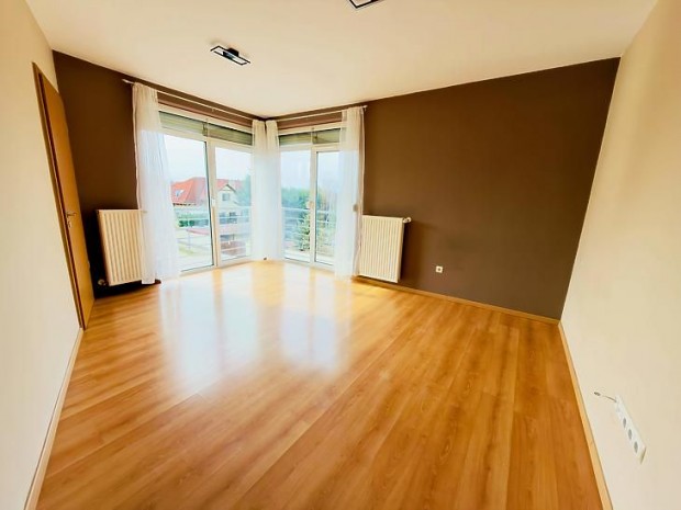 Kiad� lak�s - Dunakeszi