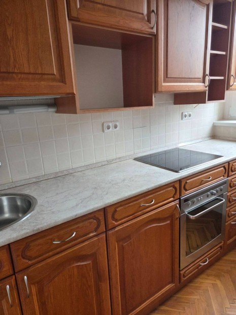 Kiad� lak�s , Gy�ngy�s belv�ros