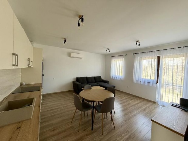 Kiad� lak�s - V�c